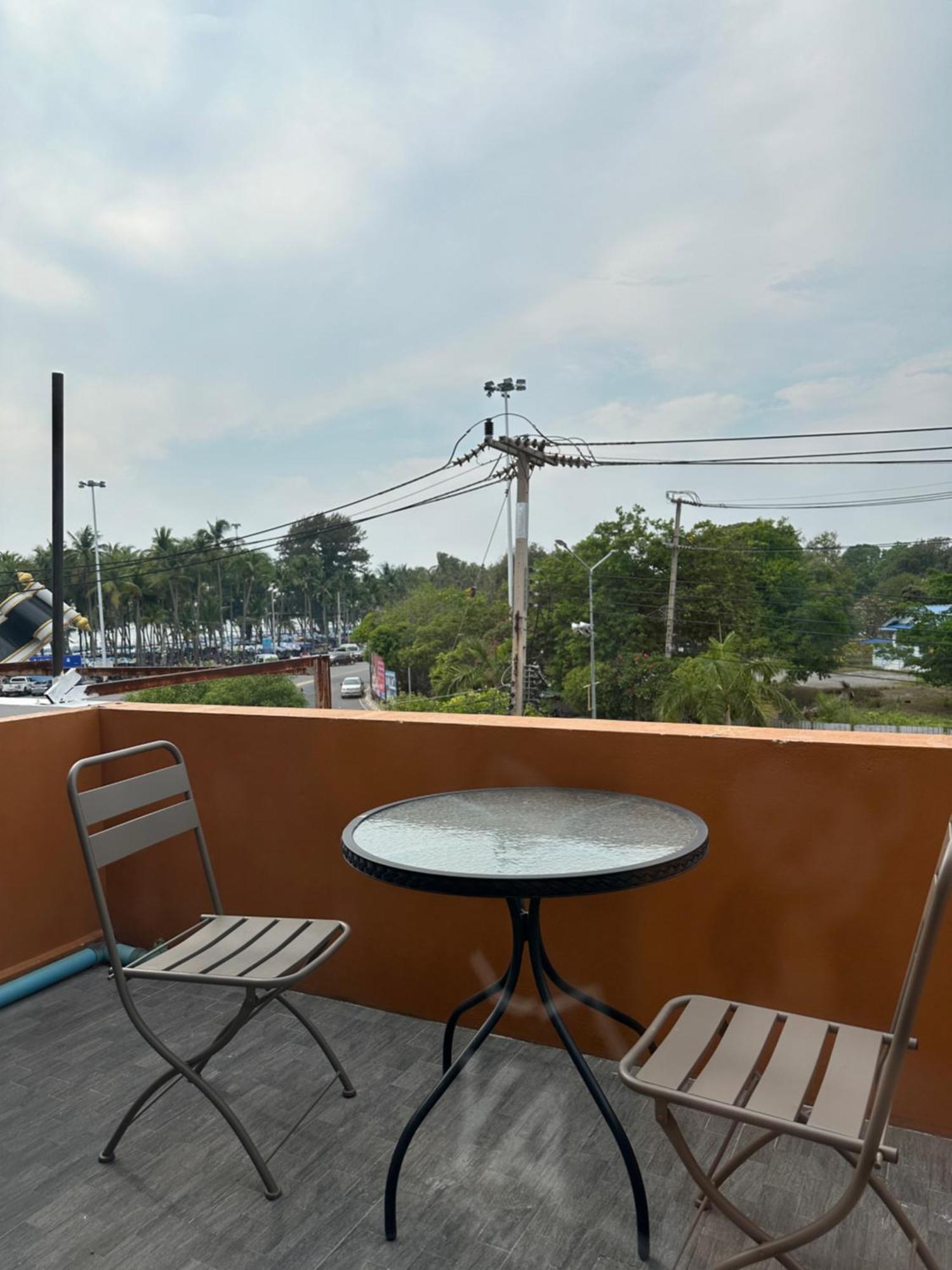Films House Hostel Bangsaen Exterior foto